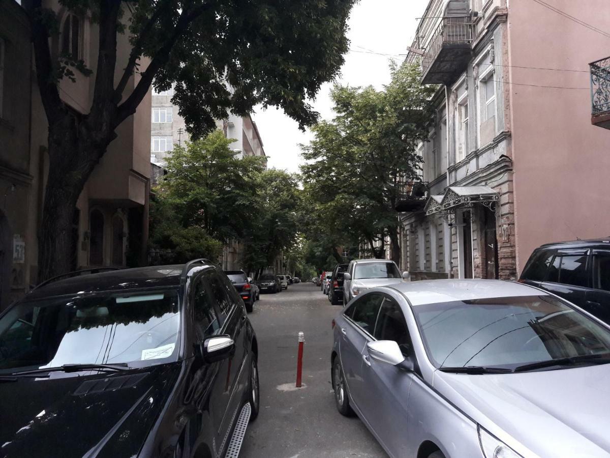 Nino'S Apartment In The Center Of Tbilisi Exterior foto
